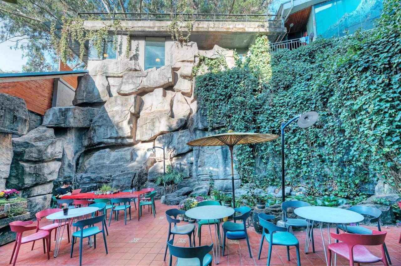 Kunming Upland International Youth Hostel Near The City Center ,2 Mins Walk To The Subway, 2 Mins Walk To The Green Lake, Close To Yuan Tong Temple, Old Street, Yunnan University, Convenient Payment And Visa Cards Are Accepted Exterior photo