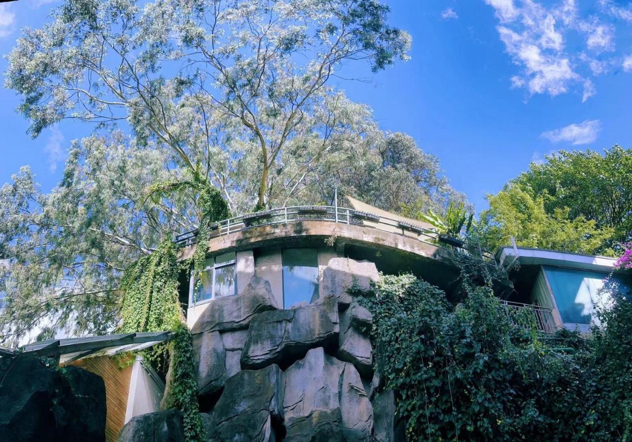 Kunming Upland International Youth Hostel Near The City Center ,2 Mins Walk To The Subway, 2 Mins Walk To The Green Lake, Close To Yuan Tong Temple, Old Street, Yunnan University, Convenient Payment And Visa Cards Are Accepted Exterior photo