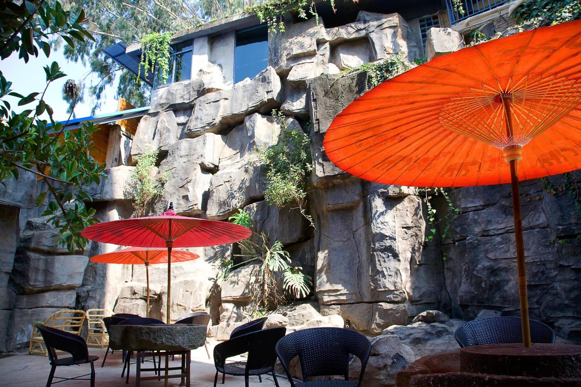 Kunming Upland International Youth Hostel Near The City Center ,2 Mins Walk To The Subway, 2 Mins Walk To The Green Lake, Close To Yuan Tong Temple, Old Street, Yunnan University, Convenient Payment And Visa Cards Are Accepted Exterior photo