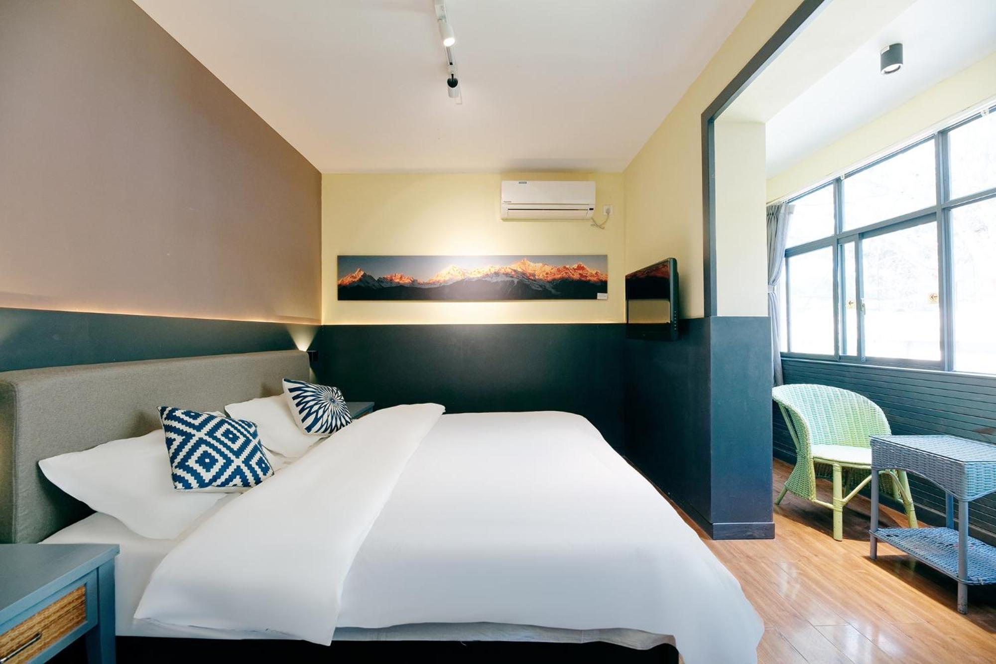 Kunming Upland International Youth Hostel Near The City Center ,2 Mins Walk To The Subway, 2 Mins Walk To The Green Lake, Close To Yuan Tong Temple, Old Street, Yunnan University, Convenient Payment And Visa Cards Are Accepted Exterior photo