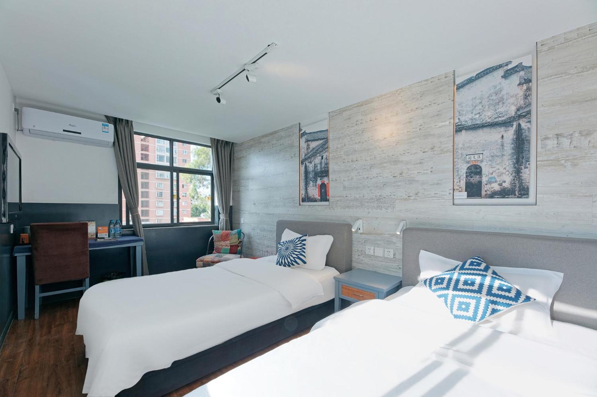 Kunming Upland International Youth Hostel Near The City Center ,2 Mins Walk To The Subway, 2 Mins Walk To The Green Lake, Close To Yuan Tong Temple, Old Street, Yunnan University, Convenient Payment And Visa Cards Are Accepted Exterior photo