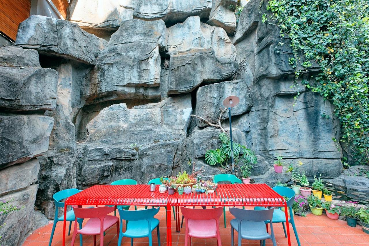 Kunming Upland International Youth Hostel Near The City Center ,2 Mins Walk To The Subway, 2 Mins Walk To The Green Lake, Close To Yuan Tong Temple, Old Street, Yunnan University, Convenient Payment And Visa Cards Are Accepted Exterior photo