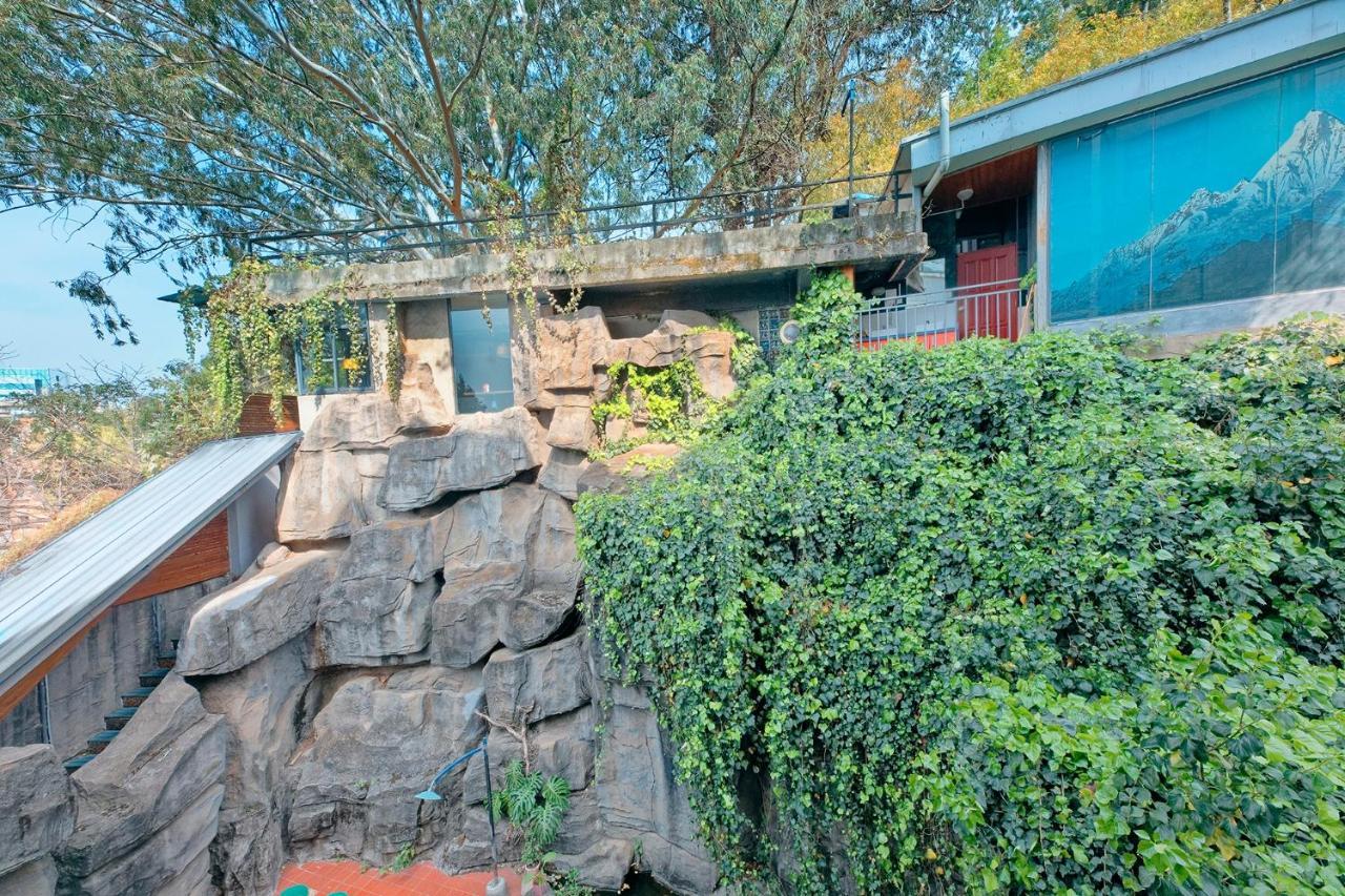 Kunming Upland International Youth Hostel Near The City Center ,2 Mins Walk To The Subway, 2 Mins Walk To The Green Lake, Close To Yuan Tong Temple, Old Street, Yunnan University, Convenient Payment And Visa Cards Are Accepted Exterior photo